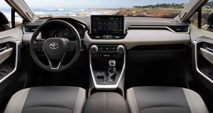 Торпедо Toyota RAV4 Limited 2018 года  (NA) (фото 44 из 44)